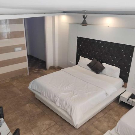 Super Hotel O Vivaan Residency Rohtak Bagian luar foto